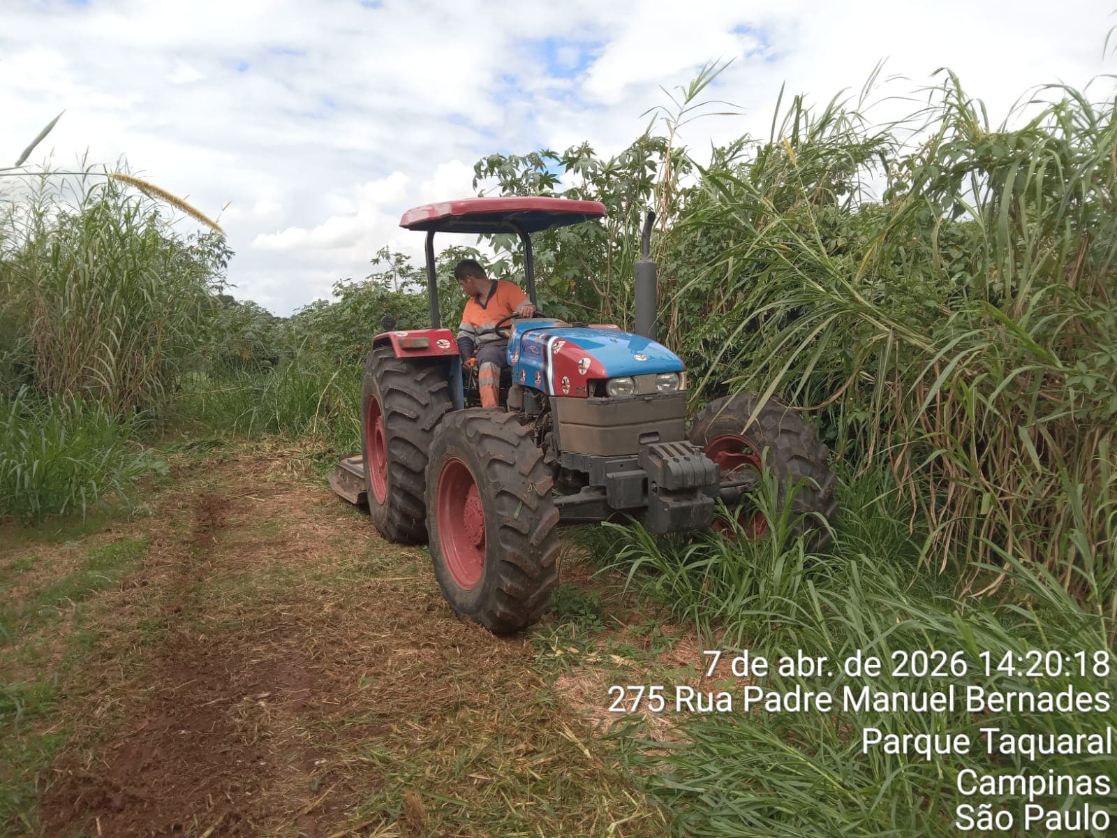 Trator agrícola
